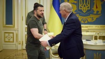 May 26, 2023, Kiev, Kyiv Oblast, Ukraine: Ukrainian President Volodymyr Zelenskyy, left, welcomes U.S Senator Lindsey Gr