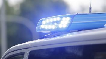 Symbolfoto Symbolbild Symbol Blaulicht Polizei Polizeiauto Einsatzfahrzeug Fussball Bundesli