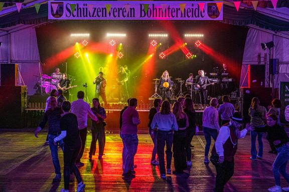  Schützenfest in Bohmterheide: Die Bilder von der Party am Sonntag Illustration 