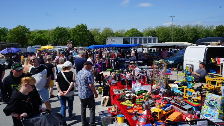 20000 Besucher beim Flohmarkt an den Holstenhallen Neumünster