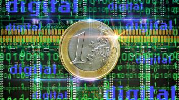 FOTOMONTAGE, Ein-Euro-Münze auf Computerplatine und Binärcode, digitaler Euro *** PHOTOMONTAGE, One Euro coin on compute