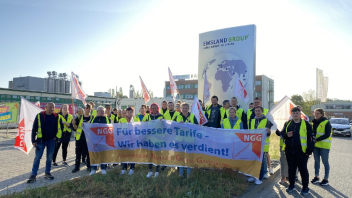 Am Dienstagmorgen zogen Mitarbeiter des Hagenower Kartoffelwerkes vor das Werkstor, um für bessere Tarife zu streiken. 
