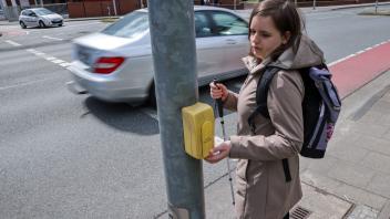 Osnabrück:  Physiotherapeutin Lea Respondek ist blind, und die Stadt schafft es nicht, Ampel-Summer auf dem Weg zu ihrer Arbeit in Voxtrup zu installieren.  23.05.2023 