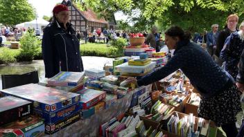 Flohmarkt Venne: Fundgrube auf dem Flohmarkt -so mancher Gegenstand wechselt seinen Besitzer