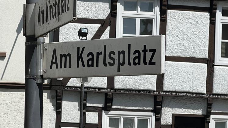 Vor einem Restaurant am Karlsplatz begann die Auseinandersetzung der Beteiligten. 