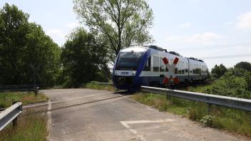 Der unbeschrankte Bahnübergang in Bokholt-Hanredder Lohe.