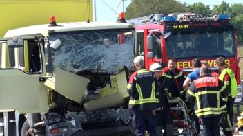 Lkw-Fahrer bei Unfall auf A1 bei Bramsche eingeklemmt: das sagt ein Augenzeuge