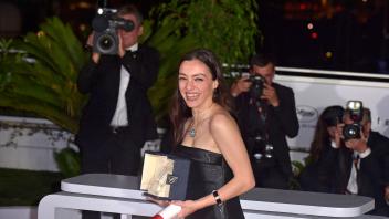 Turkish actress Merve Dizdar at Cannes Film Festival 2023. Closing Ceremony: Palme D Or winners. Cannes (France), May 27