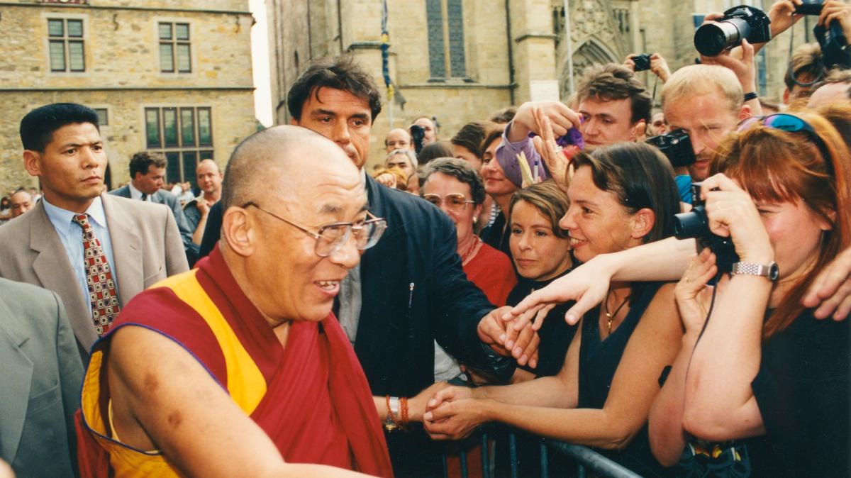 6000 Osnabrücker feierten den Dalai Lama wie einen Popstar