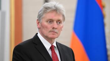 Russia Putin EAEU Member States Heads 8442471 25.05.2023 Kremlin spokesman Dmitry Peskov waits before a meeting of Russi