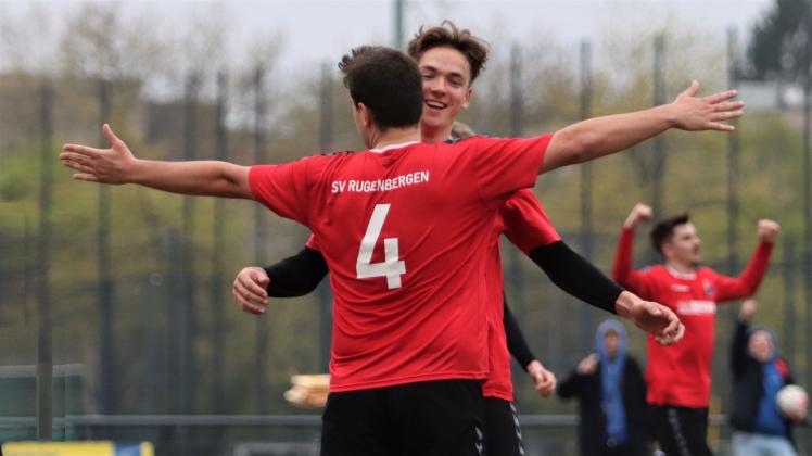 Maximilian Dauskardt (SV Rugenbergen III, hinten) und Nurmi Sawlanski (SV Rugenbergen III, vorne)