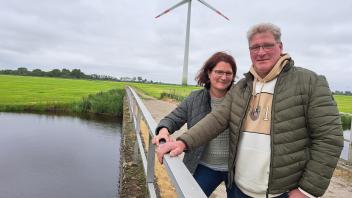 Zwischen dem Soltborger Sieltief und der Autobahn 31 wollen Maike und Enno Janssen auf einer Gesamtfläche von rund 180.000 Quadratmetern den »Solarpark Holtgaste« betreiben.
