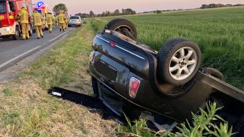 Unfall bei Uelvesbüll: Fahrerin in Auto eingeklemmt 