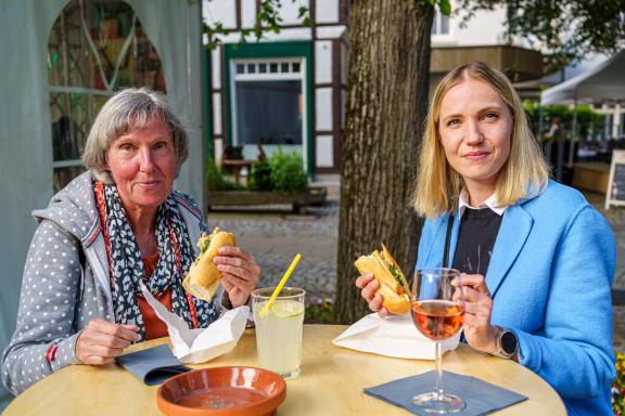 Live-Musik Und Leckereien: Bad Essener Kirchplatz Wird Zur Genussmeile ...