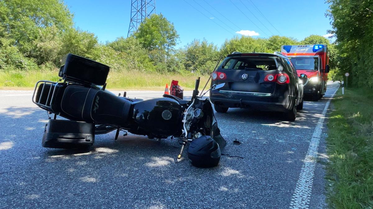 Unfall Auf B208 Bei Berkenthin: Motorradfahrer Kracht In Auto | SHZ