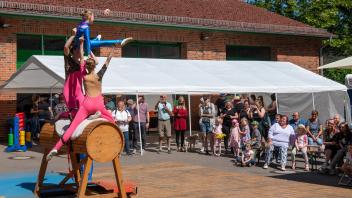 Der Reit- und Voltigier-Verein Boizetal begeisterte beim Kinderfest auf dem Gelände der Boizenburger Feuerwache „Adolf Hansen“. 