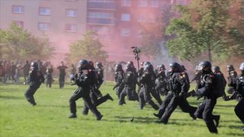 "Tag X": Zusammenstöße zwischen Polizei und Demonstranten in Leipzig