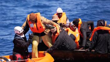 Deutsches Schiff rettet weitere 47 Migranten im Mittelmeer
