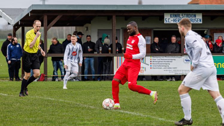 TSV Venne gegen Georgsmarienhütte in der Fußball-Bezirksliga am 26. März 2023