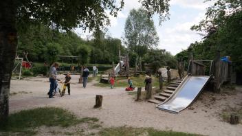 Auf dem Spielplatz können sich die Kinder nach Herzenslust austoben.