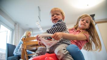 Kinder, die sich zanken