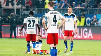 Enttaeuschung Hamburger SV nach Niederlage gegen VfB Stuttgart Hamburger SV vs. VfB Stuttgart, Fussball, Bundesliga Rele