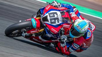 Florian Alt holte sich beim 2. IDM-Lauf in der Motorsport Arena Oschersleben zwei Siege in der Superbike-Klasse.