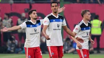 Ludovit Reis Glatzel Robert Miro Muheim ( HSV ) Deutschland , Hamburg , Volksparkstadion , Fussball , Bundesliga , 2. Fu