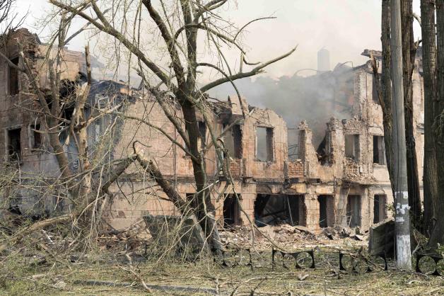 Die Überreste einer Klinik, die durch einen Luftangriff zerstört wurde.