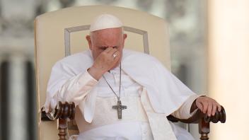 Bericht: Papst Franziskus in Krankenhaus gebracht
