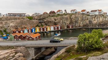 Die bunten Häuschen von Smögen sind bei Touristen und auf Kalendern sehr beliebt – und bilden auch für Volvo-Modelle eine ideale Fotokulisse. Fotos: Volvo Car Deutschland (6)
