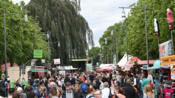 Die Kaufleutevereinigung Stadtforum, die Stormarns größtes Volksfest organisieren, hoffen auf viele Besucher wie hier beim Stadtfest 2019. 