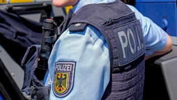Einsatzbekleidung Bundespolizei Einsatzbekleidung Bundespolizei *** Operational clothing federal police Operational clot