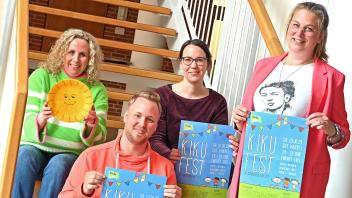 Haben das 26. Kinderkulturfest fest im Blick, das am 10. Juni auf Gut Varrel stattfinden soll (v.l.): Silke Amrheim (Leitung Jugendtreff No Moor), Tobias Niehaus (Sozialarbeiter im Anerkennungsjahr), Frauke Wulf (Kulturkoordinatorin) und Jennifer Hormann (Teamleitung Jugend der Gemeinde Stuhr).