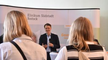 Bundesgesundheitsminister Karl Lauterbach stellte sich am 7. Juni den Fragen der Mitarbeiter des Klinikums Südstadt zur neuen Krankenhausreform.