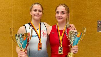 Für Luisa Scheel (links) und Rebekka March geht es in Heidelberg nicht nur um Medaillen und Pokale, für sie sollen  die Deutschen Meisterschaften auch U20-EM-Generalprobe sein. 
