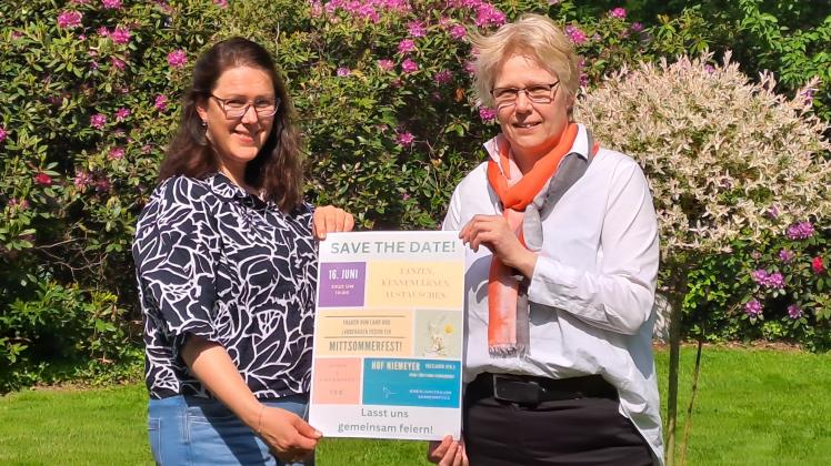 Freuen sich auf eine ausgelassene Feier: Kerstin Anne (links) und Anke Bertke sind im Organisationsteam des Mittsommerfestes für die Öffentlichkeitsarbeit zuständig.