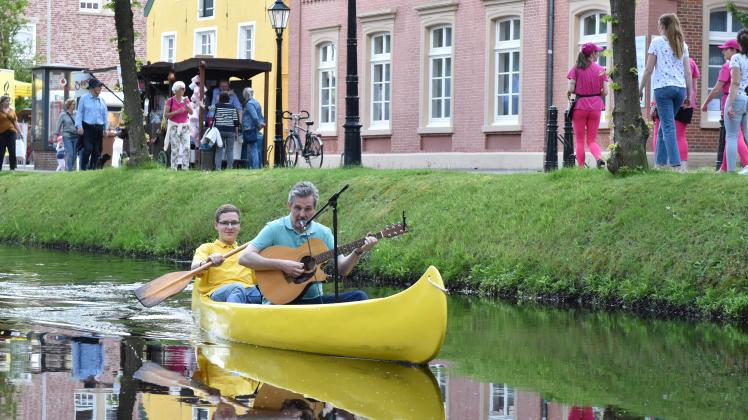 Vom „Destination-Management“, wie Bürgermeisterin Vanessa Gattung es nennt, sollen in Papenburg Bürger und Besucher gleichermaßen profitieren können. Unser Foto entstand bei der „Papenburger Meile“ im Mai.