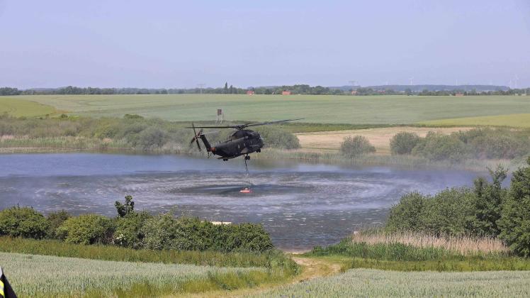 Bundeswehr schickt drei Lösch-Hubschrauber zur Unterstützung ins Göldenitzer Moor