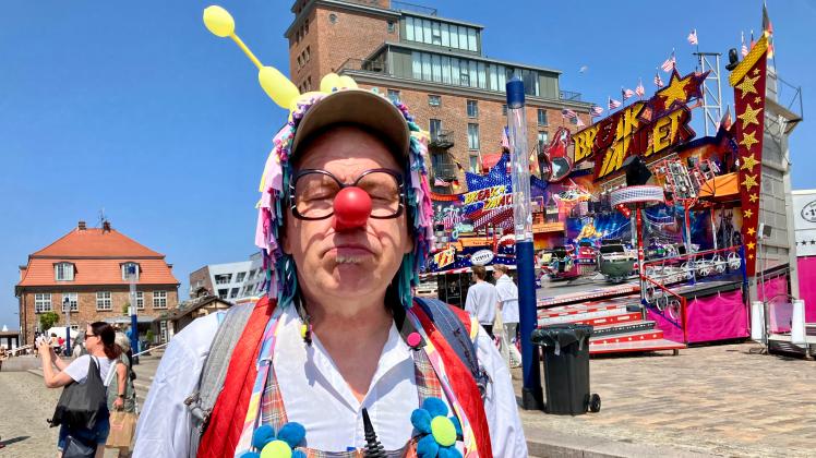 Clown auf Hafenfest