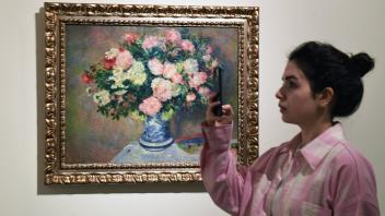 Russia Art Impressionism Exhibition 8413600 17.04.2023 The painting Bouquet of Chrysanthemus and a Japanese Fan by Pierr