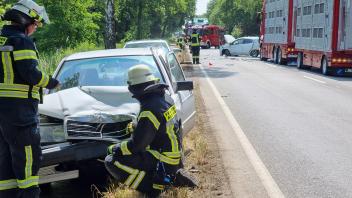 Drei Fahrzeuge sollen laut Polizeiangaben an dem Auffahrunfall beteiligt sein. 
