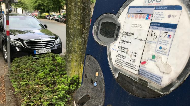 Drei Euro pro Stunde: Das kostet das Parken an den Parkautomaten in Osnabrück, was der Stadt ein vergiftetes Lob der Umwelthilfe einbrachte. Das Foto entstand an der Schillerstraße. 