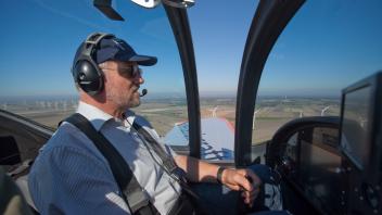 Dirk Ketelsen ist leidenschaftlicher Pilot. Er hatte schon immer Klimaschutz im Blick und will noch emissionsfreies Fliegen erleben.