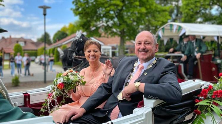 Hans-Willi Gläsner und seine Frau Elke regieren die Schützen 2023 in Spahnharrenstätte.
