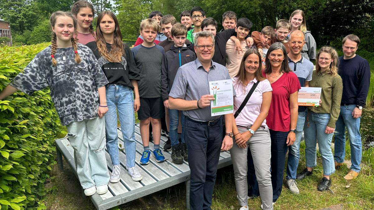 Klaus-Groth-Schule Tornesch Für Nachhaltige Bildung Ausgezeichnet | SHZ