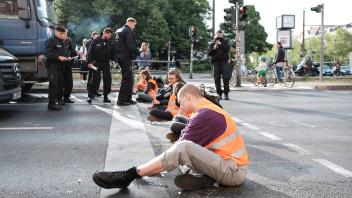 Letzte Generation Blockade in Berlin On May 22, 2023 activists of the Last Generation blocked a road in Berlin, Germany.