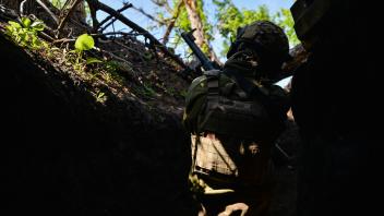 June 8, 2023, Vuhledar, Donetsk Oblast, Ukraine: A soldier with the 68th Jaeger Brigade prepares an RPG to be fired at R