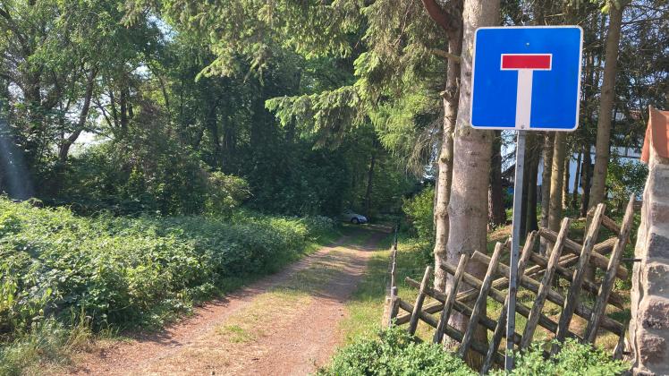 Der DDR-Wanderweg in Seehof soll in gerader Linie weiter am Ufer entlang verlaufen sein.