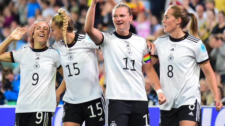 Milton Keynes, England, July 27th 2022: Alexandra Popp (11 Germany) celebrates her gaol during the UEFA Womens Euro 2022